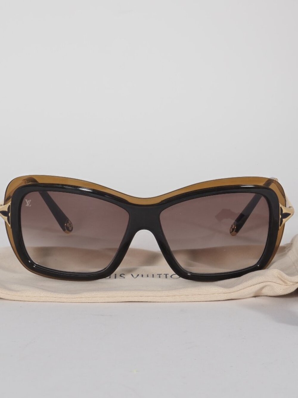 Louis Vuitton Oversized Square Sunglasses Black Gold Z0323W Italy